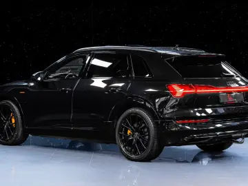 AUDI E-Tron 55 S-Line BlackEdition Pano 21  Matrix