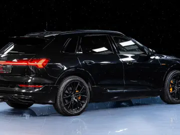 AUDI E-Tron 55 S-Line BlackEdition Pano 21  Matrix