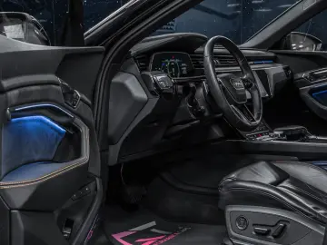 AUDI E-Tron 55 S-Line BlackEdition Pano 21  Matrix