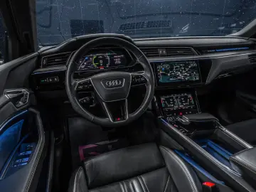 AUDI E-Tron 55 S-Line BlackEdition Pano 21  Matrix