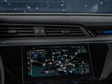 AUDI E-Tron 55 S-Line BlackEdition Pano 21  Matrix