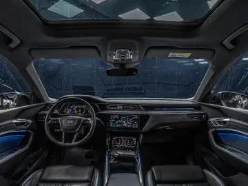 AUDI E-Tron 55 S-Line BlackEdition Pano 21  Matrix