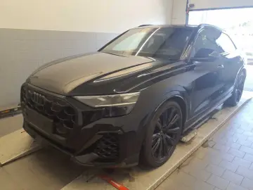 AUDI Q8 S line 55 TFSI AHK Black Pano Sitzlüft Allrad
