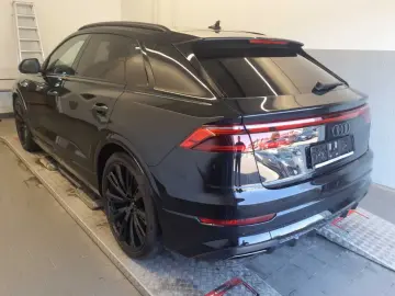 AUDI Q8 S line 55 TFSI AHK Black Pano Sitzlüft Allrad