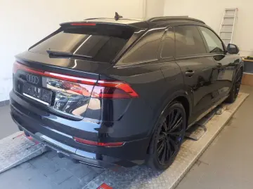 AUDI Q8 S line 55 TFSI AHK Black Pano Sitzlüft Allrad
