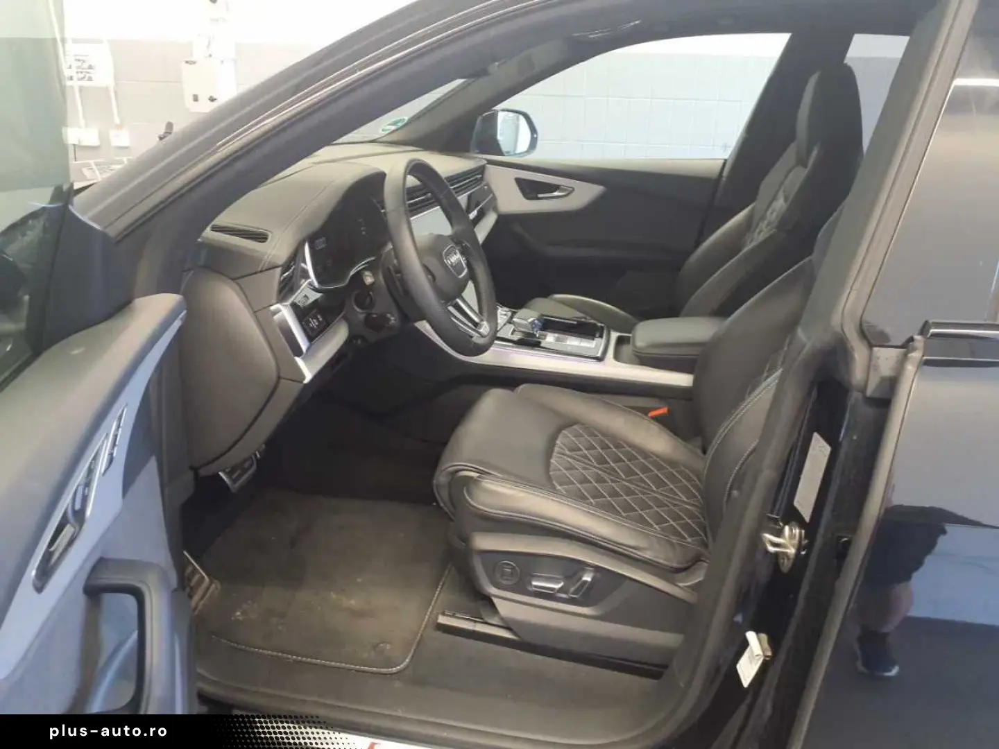 AUDI Q8 S line 55 TFSI AHK Black Pano Sitzlüft Allrad