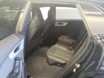 AUDI Q8 S line 55 TFSI AHK Black Pano Sitzlüft Allrad
