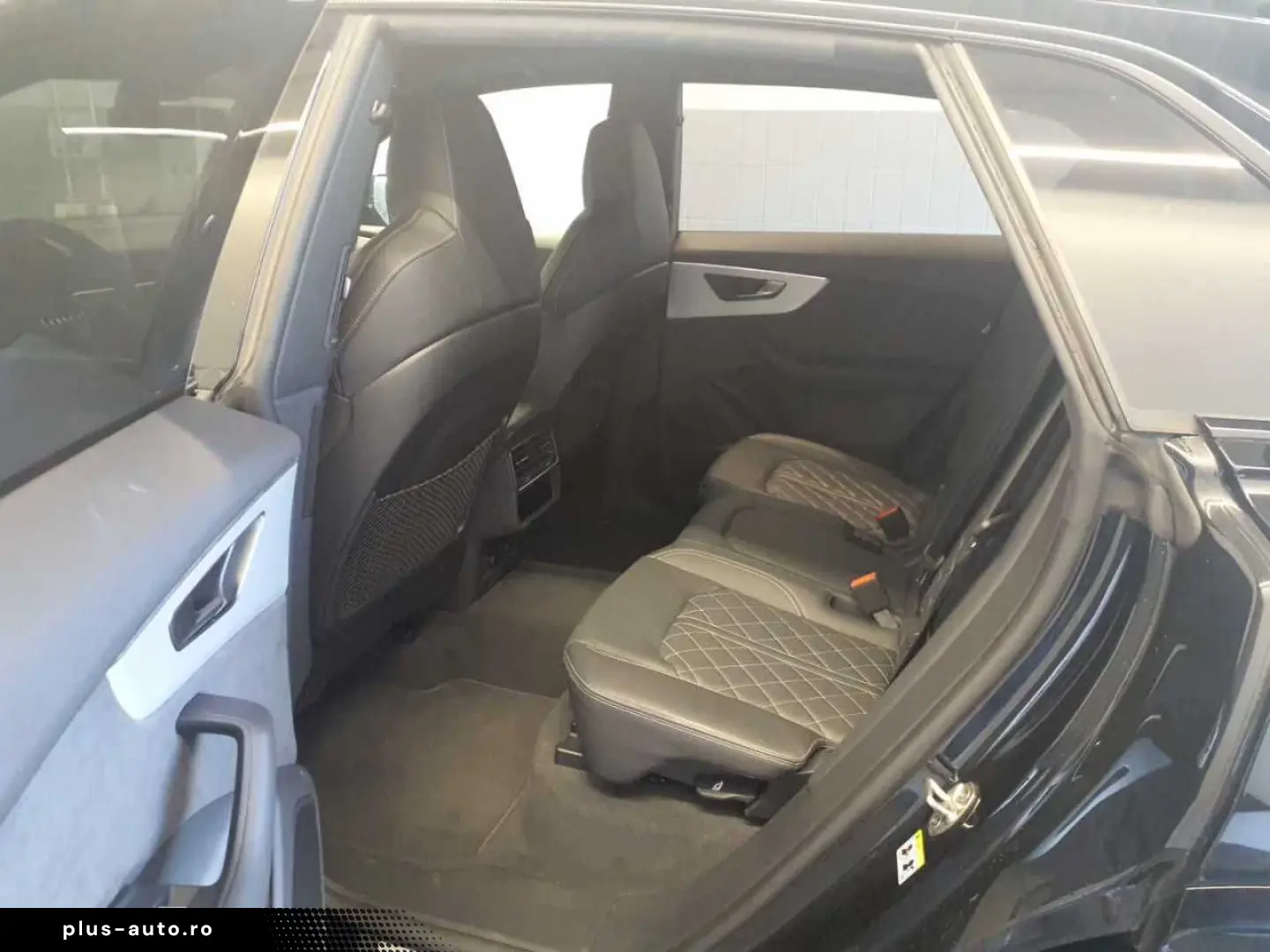 AUDI Q8 S line 55 TFSI AHK Black Pano Sitzlüft Allrad