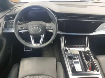 AUDI Q8 S line 55 TFSI AHK Black Pano Sitzlüft Allrad