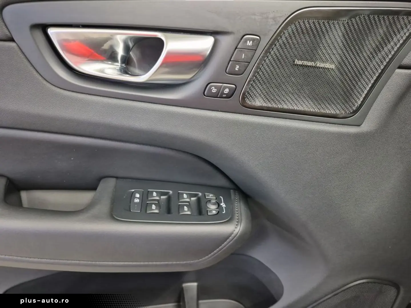 VOLVO XC60 B5 B AWD Plus Dark