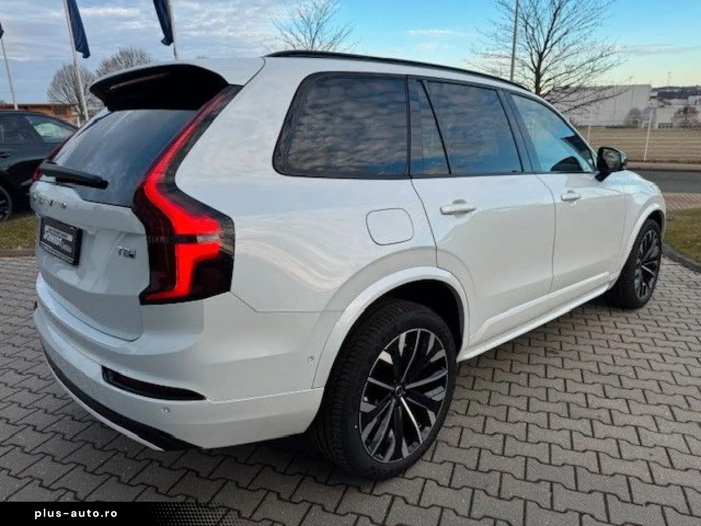 VOLVO XC90 T8 AWD Plug-in Hybrid Plus Dark