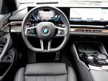 BMW 540xd M Sport Pro Carbon 3xTV B&W HUD Distr Pano