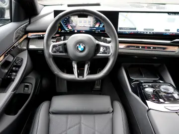 BMW 540xd M Sport Pro Carbon 3xTV B&W HUD Distr Pano