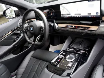BMW 540xd M Sport Pro Carbon 3xTV B&W HUD Distr Pano