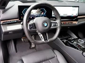 BMW 540xd M Sport Pro Carbon 3xTV B&W HUD Distr Pano