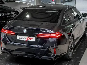 BMW 540xd M Sport Pro Carbon 3xTV B&W HUD Distr Pano
