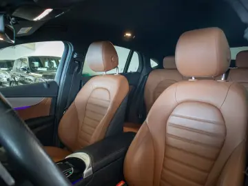 MERCEDES-BENZ GLC 300 4MATIC  COUPE  AMG-LINE  CARPL…