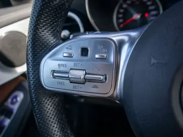 MERCEDES-BENZ GLC 300 4MATIC  COUPE  AMG-LINE  CARPL…