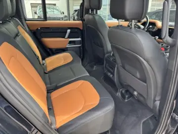 LAND ROVER 110 P400 X-Dynamic HSE Black-Tan Sperrdif…