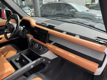 LAND ROVER 110 P400 X-Dynamic HSE Black-Tan Sperrdif…