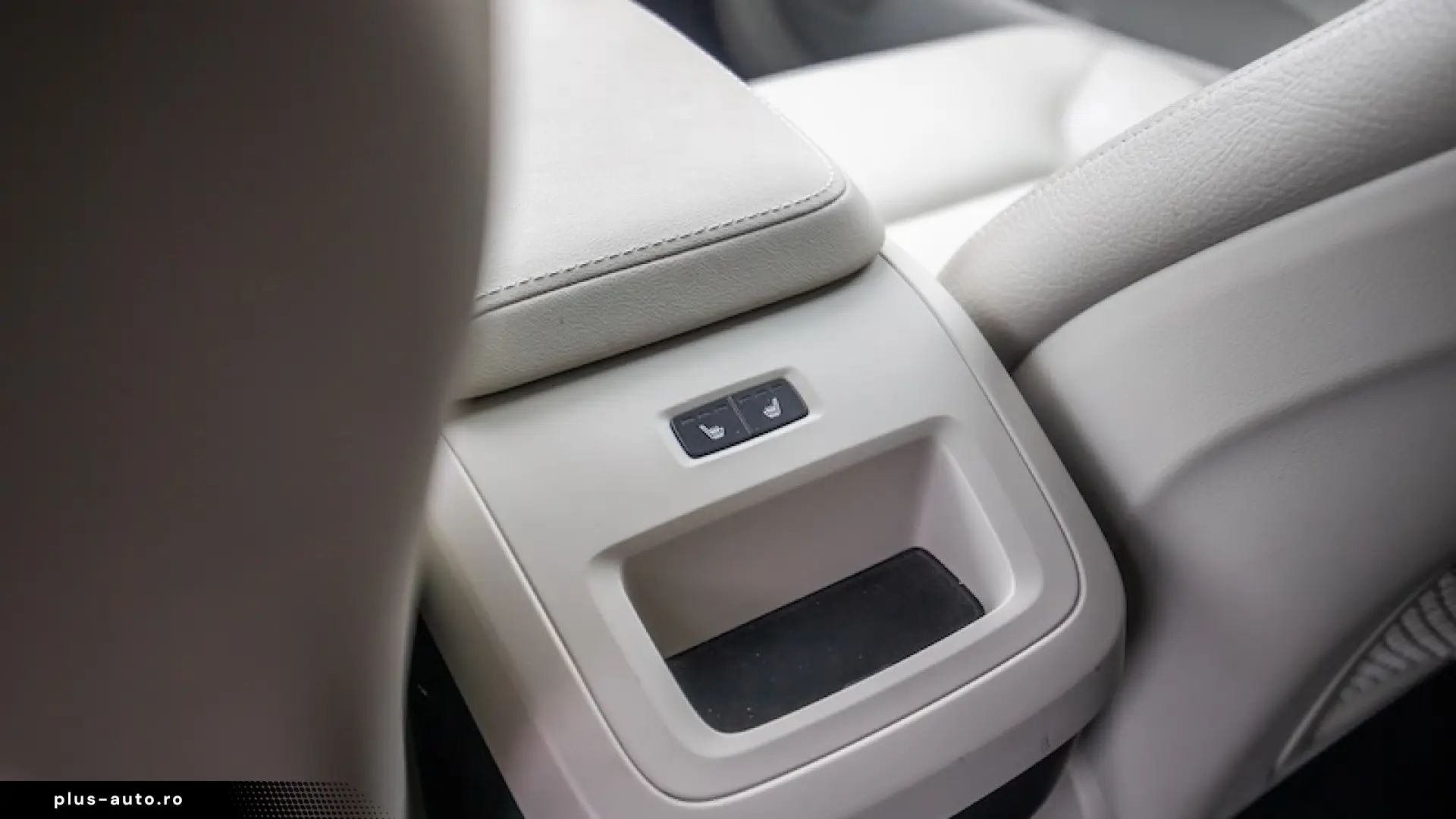 Volvo XC60 B4 - 2023 - Unic Proprietar