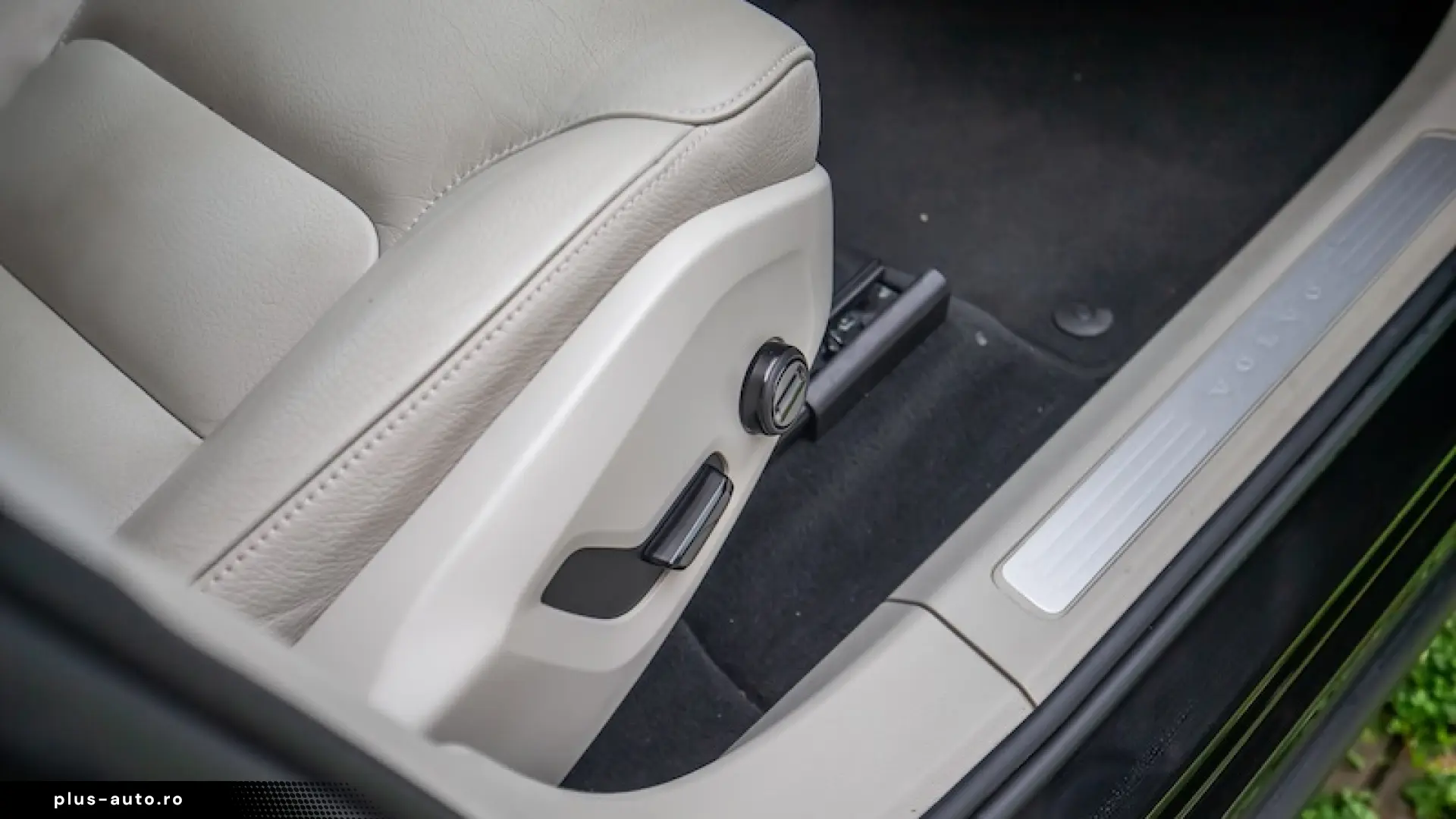 Volvo XC60 B4 - 2023 - Unic Proprietar