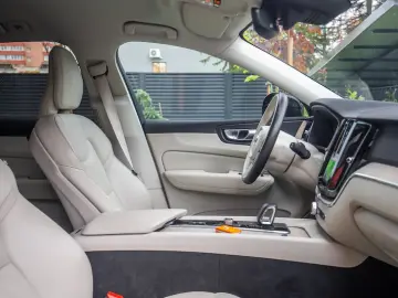 Volvo XC60 B4 - 2023 - Unic Proprietar