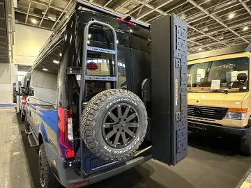 MERCEDES-BENZ Sprinter Tourer 319 CDI 4x4 Automatik