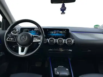 MERCEDES-BENZ GLA 200 4MATIC 360 AUT Kam. KeyLess KlimaA LM