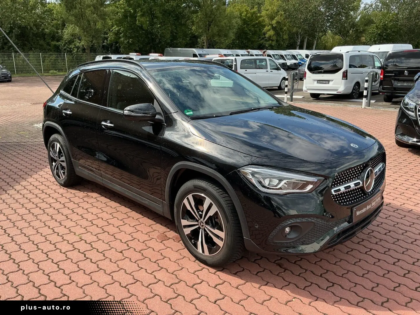 MERCEDES-BENZ GLA 250 4M Progr Distro 360Night LED