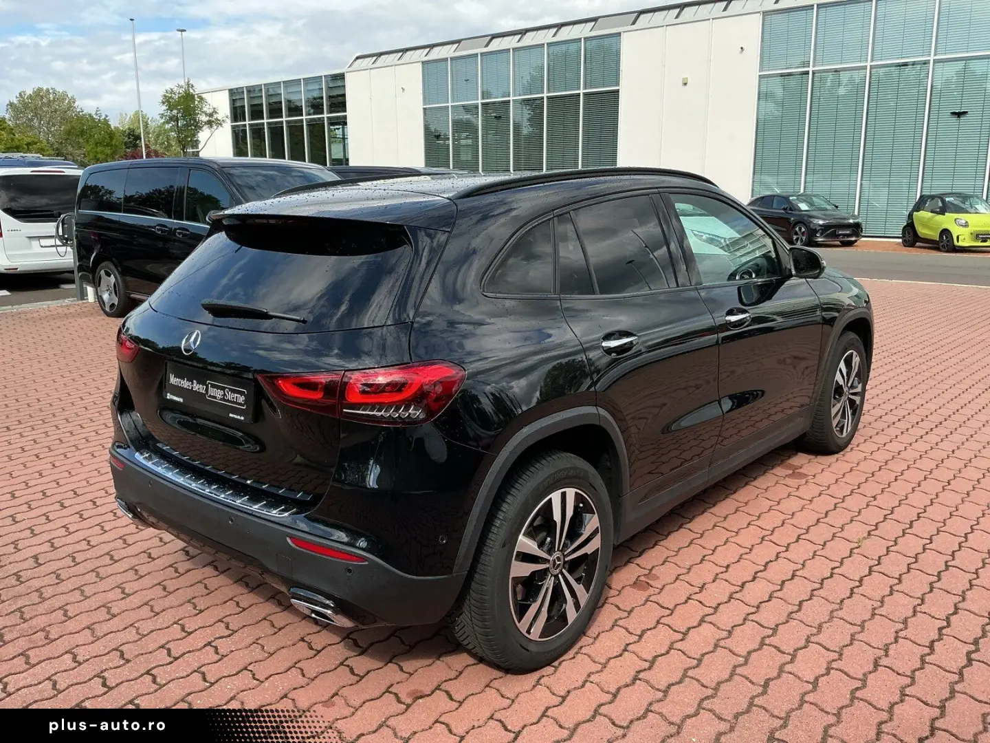 MERCEDES-BENZ GLA 250 4M Progr Distro 360Night LED