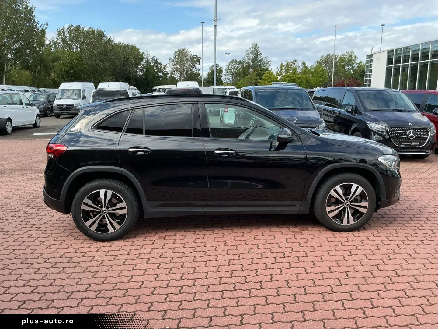 MERCEDES-BENZ GLA 250 4M Progr Distro 360Night LED
