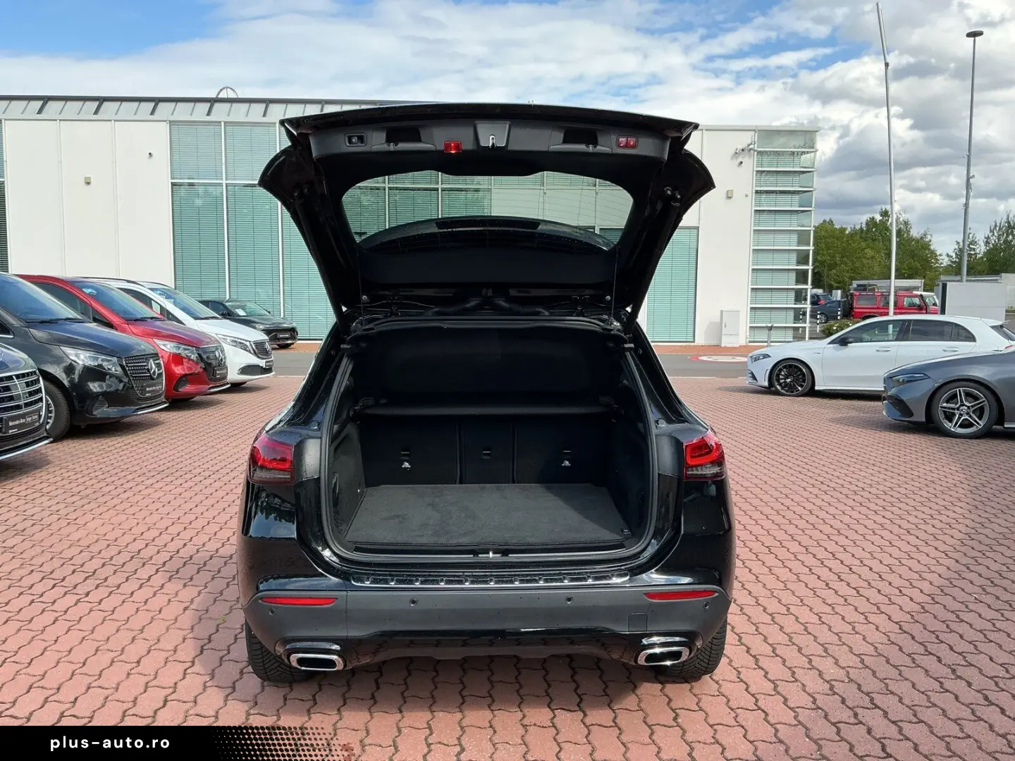 MERCEDES-BENZ GLA 250 4M Progr Distro 360Night LED