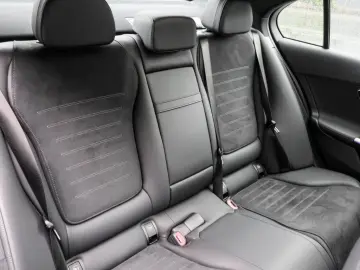 MERCEDES-BENZ C 300 de 4M AMG-Sport Pano DIGITAL 360…