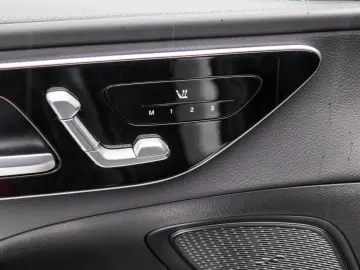 MERCEDES-BENZ C 300 de 4M AMG-Sport Pano DIGITAL 360…