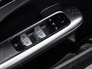 MERCEDES-BENZ C 300 de 4M AMG-Sport Pano DIGITAL 360…
