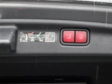MERCEDES-BENZ C 300 de 4M AMG-Sport Pano DIGITAL 360…