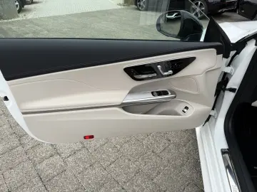 MERCEDES-BENZ CLE 200 AMG AMG Pano StandHz Night Kam…