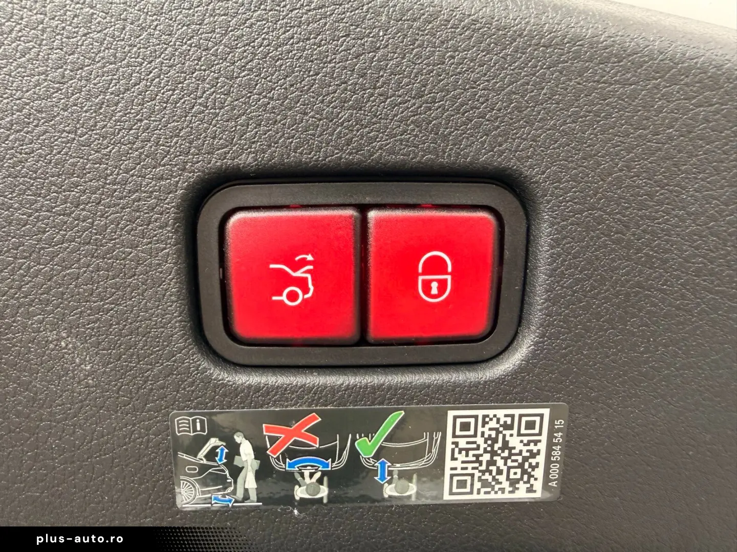 MERCEDES-BENZ CLE 300 e AMG  PANO BEIGE 360CAM HUD D&hellip;