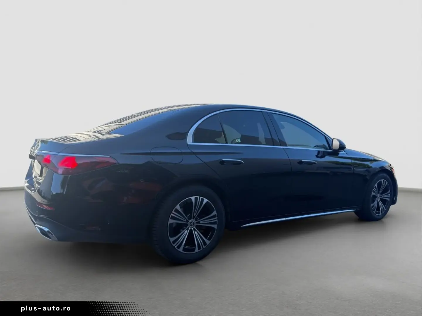 MERCEDES-BENZ E 200 4MATIC Limousine AMG Line HUD Pano Dach