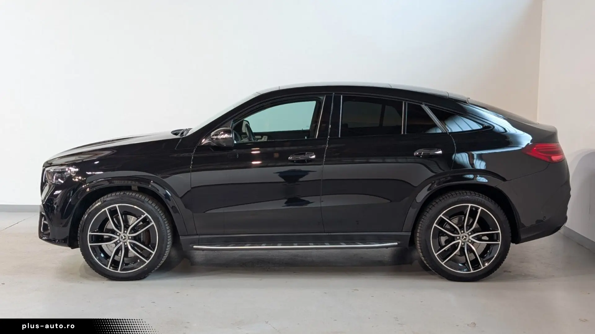 MERCEDES-BENZ GLE 300 d 4Matic Coupe AMG-MB100-AHK-PANO-DSTR