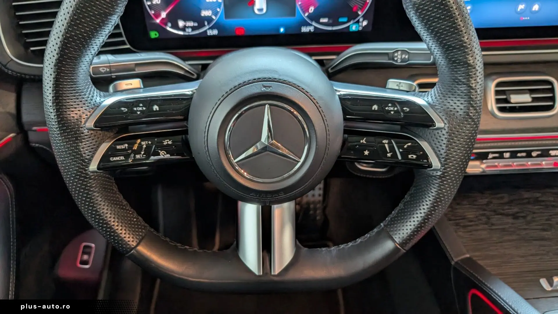 MERCEDES-BENZ GLE 300 d 4Matic Coupe AMG-MB100-AHK-PANO-DSTR