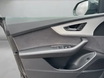 AUDI Q8 55 TFSI