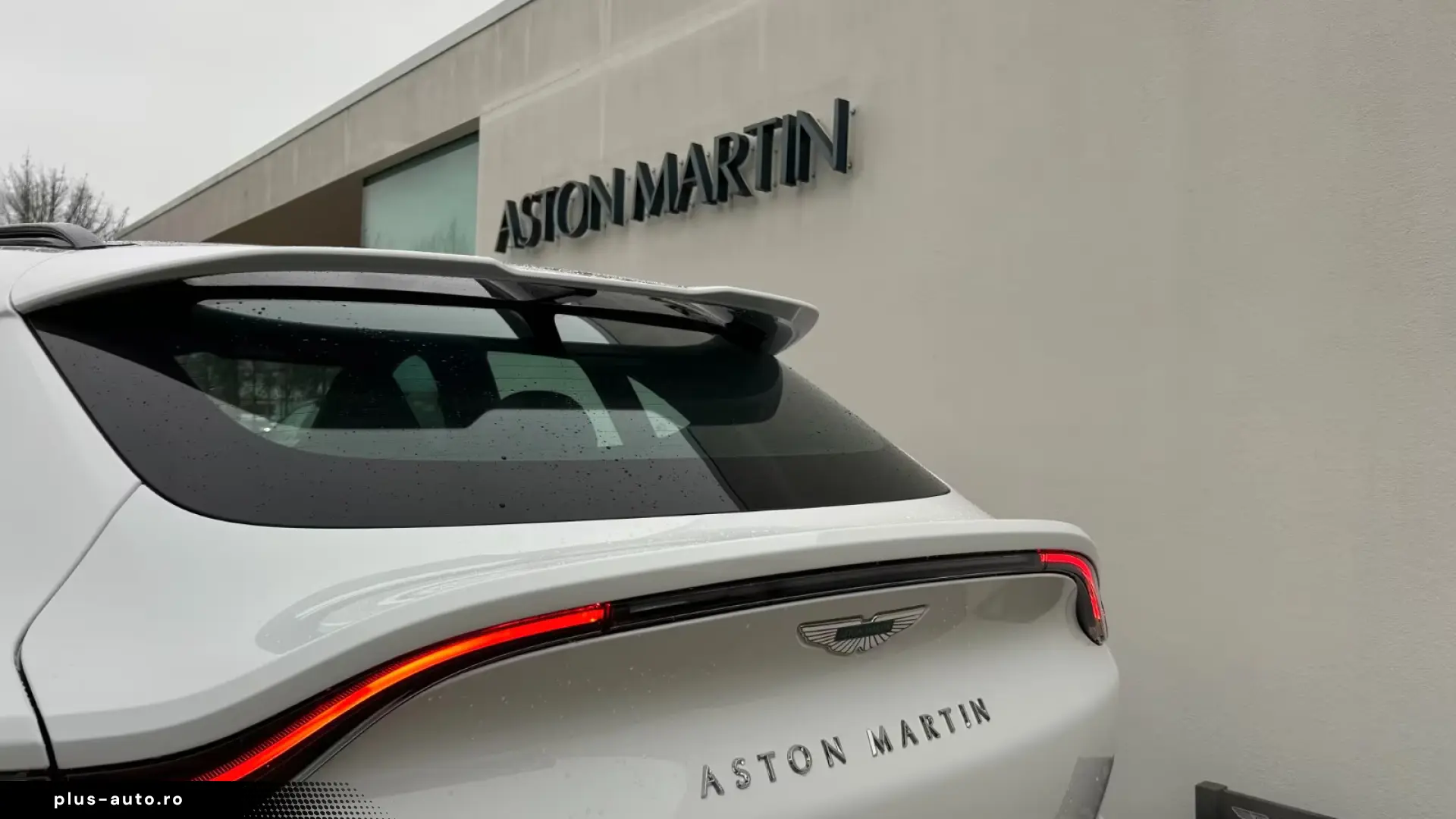 Aston Martin DBX 4.0 V8 DBX707   Lunar White
