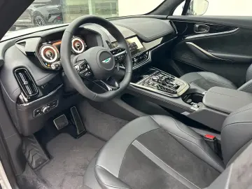 Aston Martin DBX 4.0 V8 DBX707   Lunar White