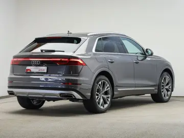 AUDI Q8 55