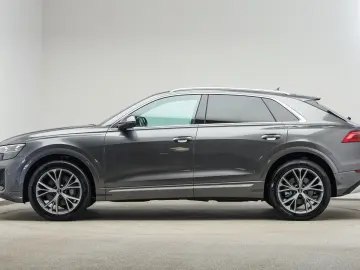 AUDI Q8 55