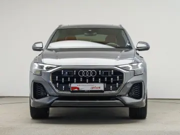 AUDI Q8 55