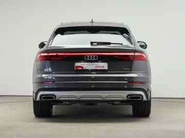 AUDI Q8 55