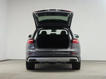 AUDI Q8 55